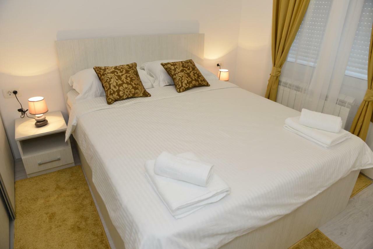 Apartmani Stefanija Tivat Bagian luar foto