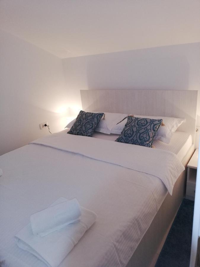 Apartmani Stefanija Tivat Bagian luar foto